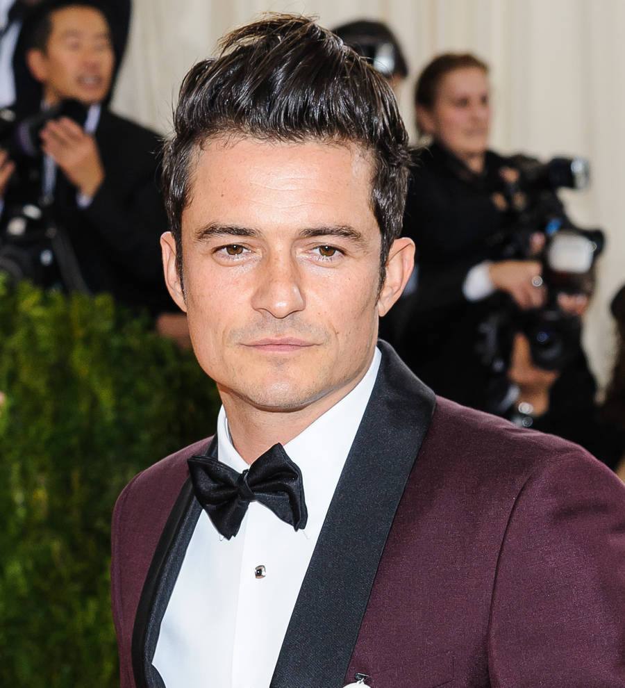 Orlando Bloom cares for abandoned dog in China