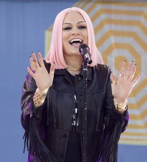 Jessie J duets with fan onstage