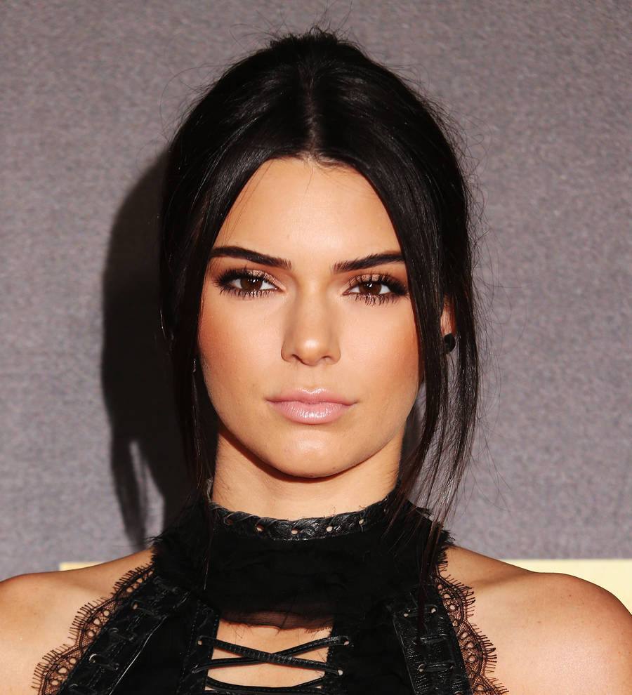 Kendall Jenner 'bows down' to Beyonce