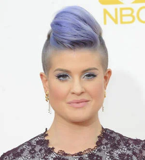 Kelly Osbourne hospitalised with hand injury