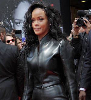 Rihanna to debut new fragrance next month