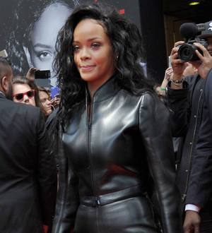Rihanna to debut new fragrance next month