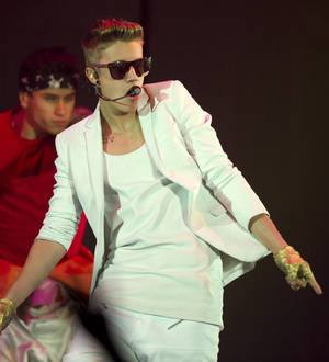 Justin Bieber wins top artist trophy at MuchMusic awards