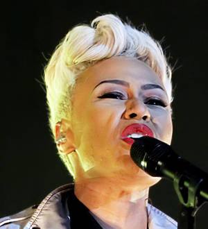 Emeli Sande performs free gig for fans