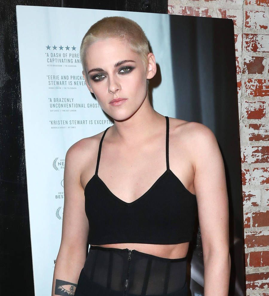 Kristen Stewart and girlfriend Stella Maxwell move in together - report
