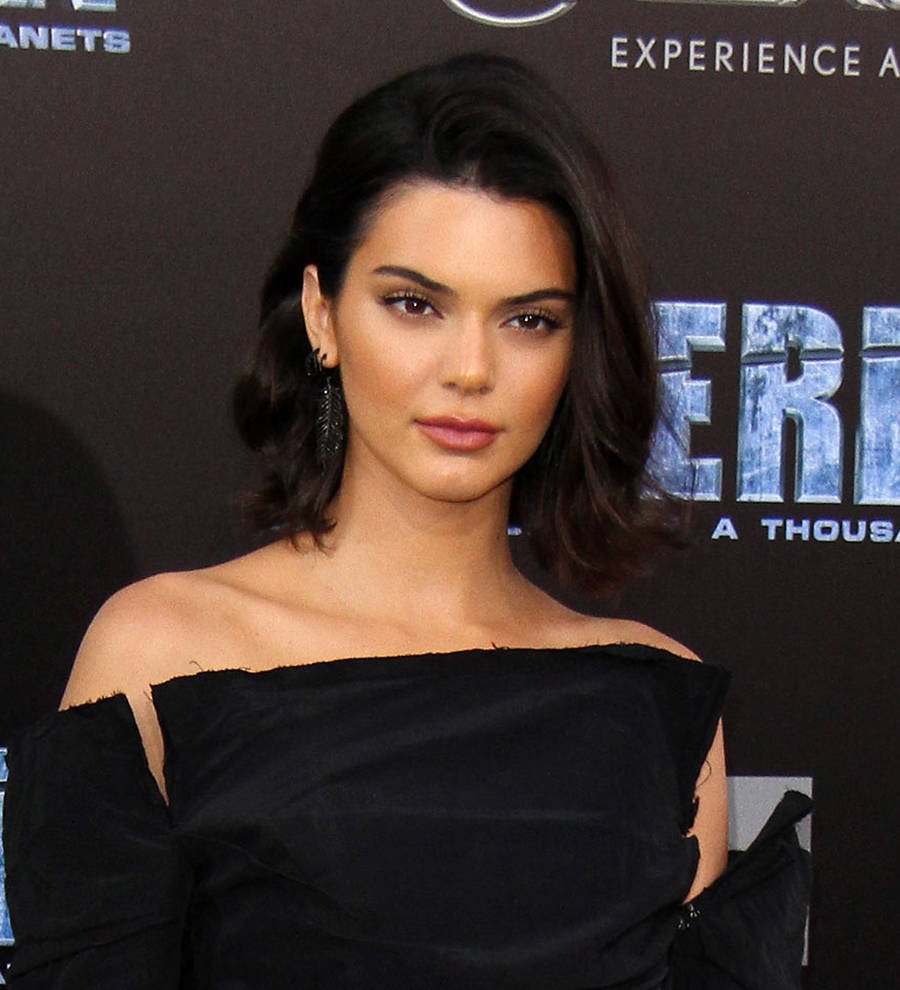 Kendall Jenner fires back after bar accuses her of leaving no tip