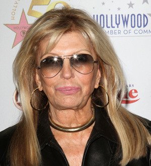 Frank Sinatra's daughter demands action over fake Twitter account