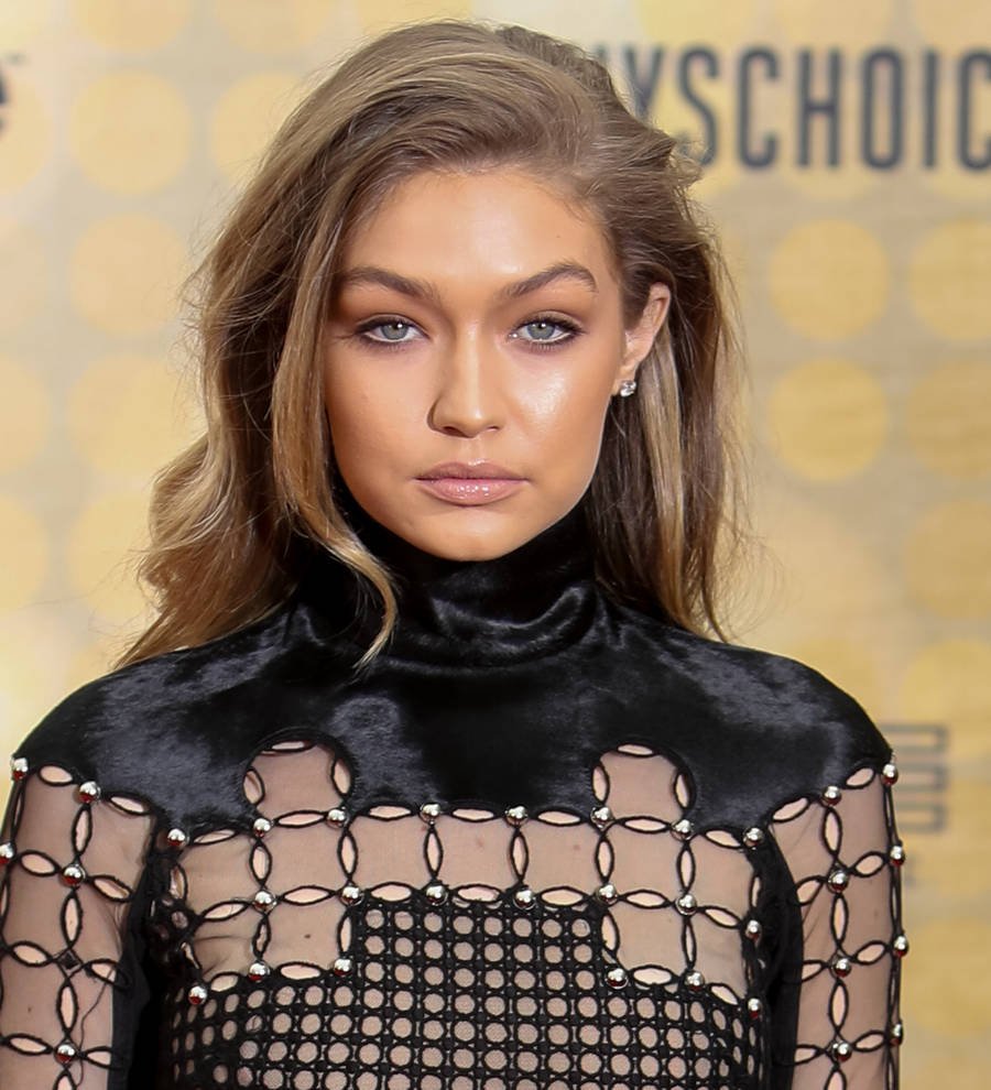 Gigi Hadid re-signs for Stuart Weitzman