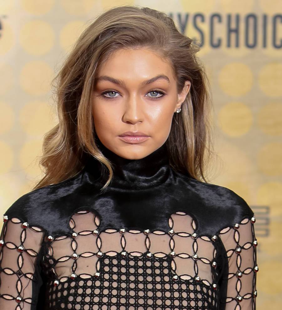 Gigi Hadid re-signs for Stuart Weitzman
