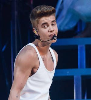 Justin Bieber pays tribute to tragic fan