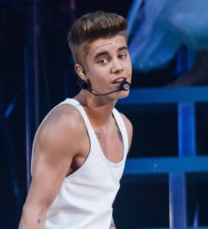 Justin Bieber pays tribute to tragic fan