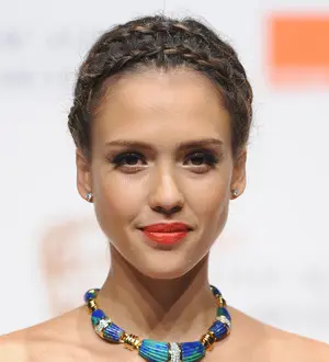 Jessica Alba backs reading project