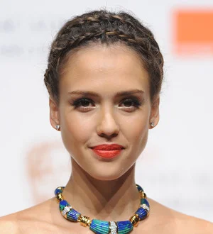 Jessica Alba backs reading project