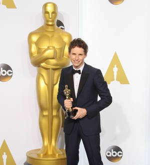 Eddie Redmayne planning to visit Stephen Hawking with his Oscar