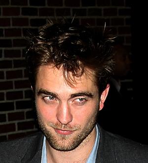 Robert Pattinson forced to come clean about hand modelling story