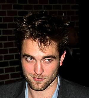 Robert Pattinson forced to come clean about hand modelling story