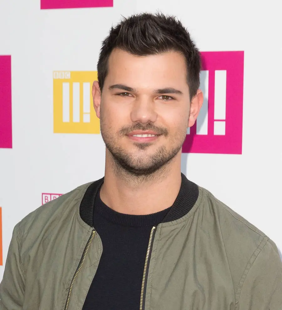 Taylor Lautner offers up ex-girlfriend's cellphone number