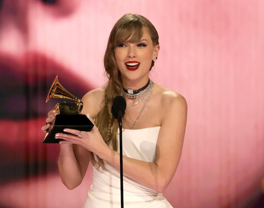 Taylor Swift Fakes Out Fans, Announces BRAND NEW Album At The Grammys!