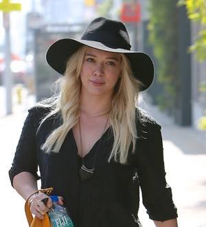 Hilary Duff shows off bikini body to encourage positive body image
