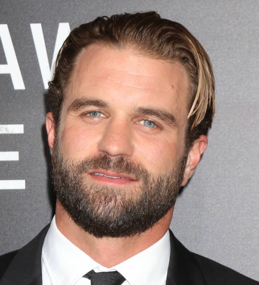 Milo Gibson signs with top modeling agency