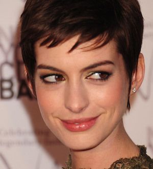 Anne Hathaway donates wedding picture profits to charity