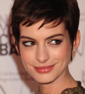 Anne Hathaway donates wedding picture profits to charity