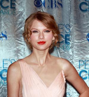 Owl City singer dedicates love song to Taylor Swift