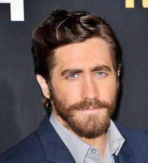Jake Gyllenhaal dating Sports Illustrated beauty - report