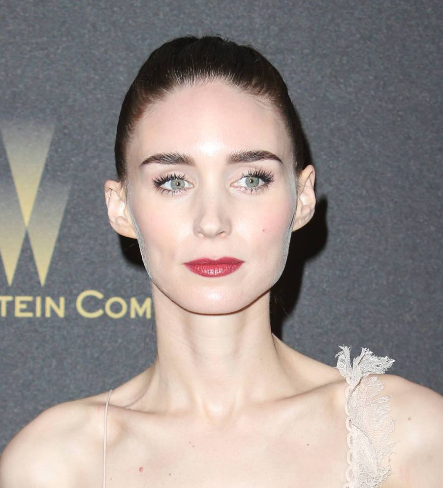 Rooney Mara hunting for theater project