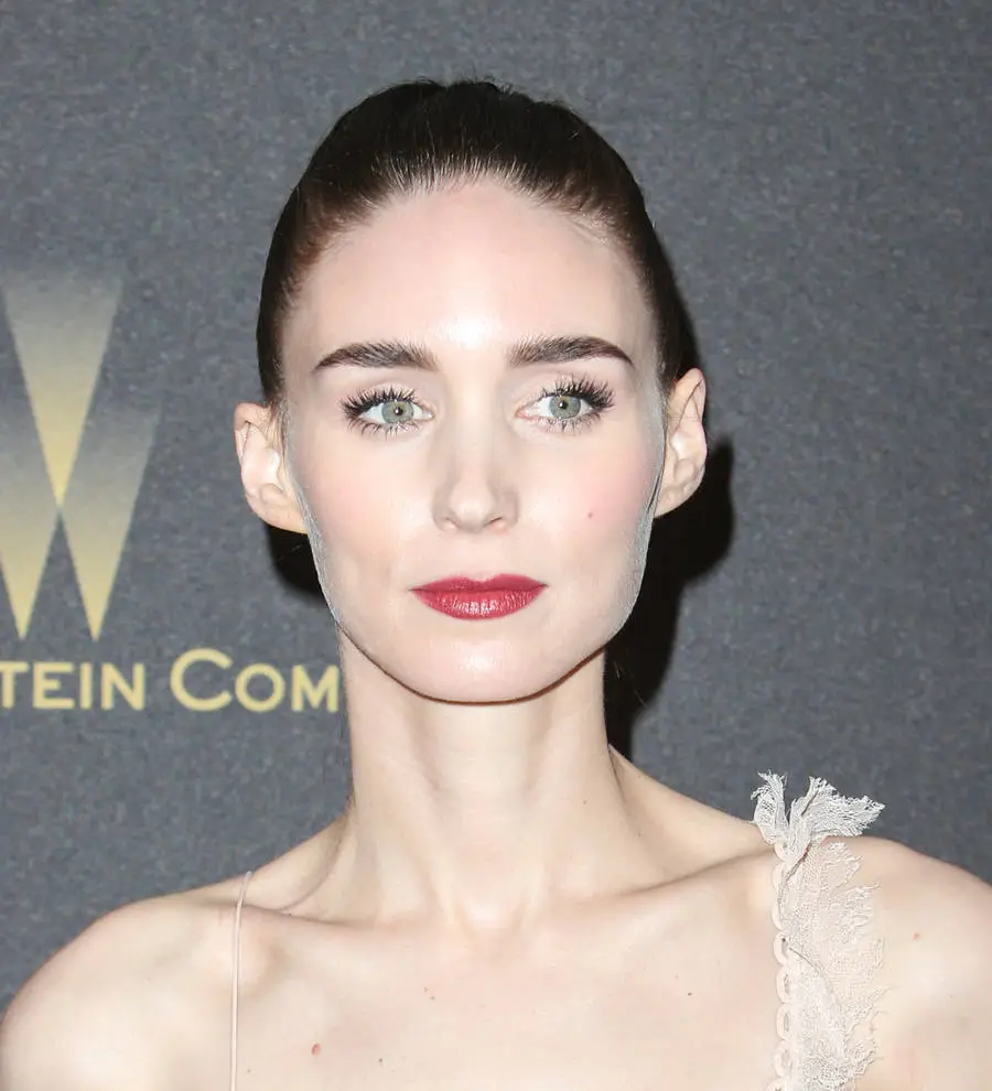 Rooney Mara hunting for theater project