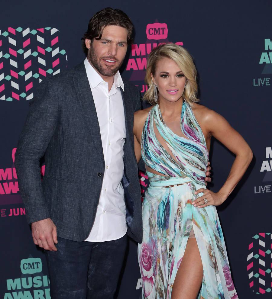 Carrie Underwood surprises husband Mike Fisher before hockey game