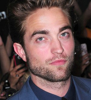 Robert Pattinson honours Uma Thurman at Women In Hollywood awards