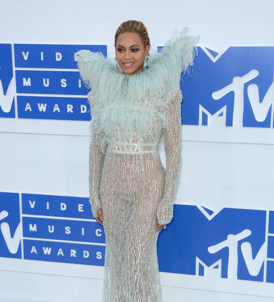 Beyonce pays tribute to Shawty Lo during gig