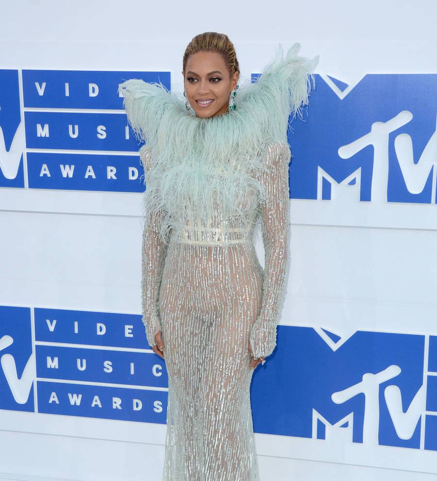 Beyonce pays tribute to Shawty Lo during gig