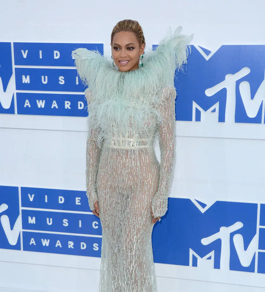 Beyonce pays tribute to Shawty Lo during gig
