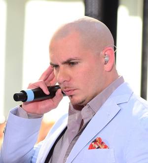 Pitbull apologises to Lindsay Lohan, invites her to VMAs