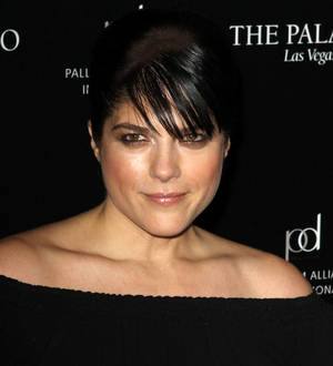 Selma Blair posts warning after hack attack