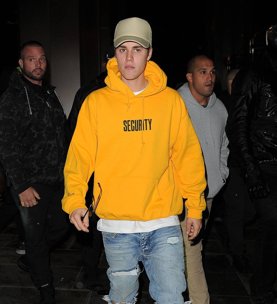 Justin Bieber breaks down in tears during Purpose performance