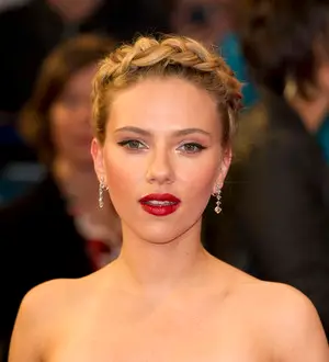Scarlett Johansson shocked by rude fans