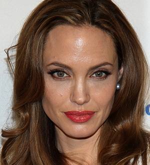Angelina Jolie meets with refugees in Ecuador