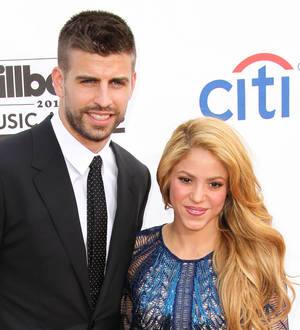 Shakira's boyfriend Gerard Pique clashes with airport paparazzi