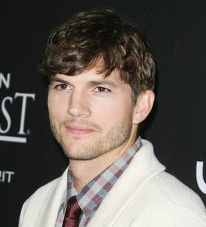 Ashton Kutcher dances at traditional Indian wedding