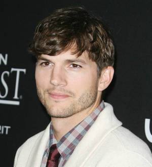 Ashton Kutcher dances at traditional Indian wedding