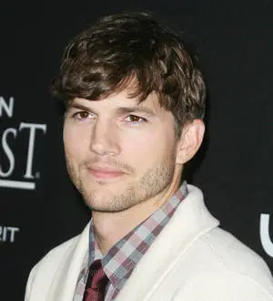 Ashton Kutcher dances at traditional Indian wedding