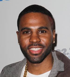 Jason Derulo makes performance comeback after neck injury