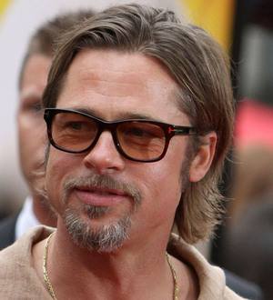 Pitt plays hero on World War Z set