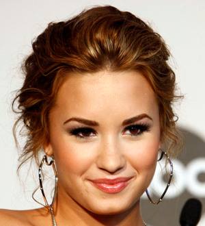Demi Lovato shows off bikini shot