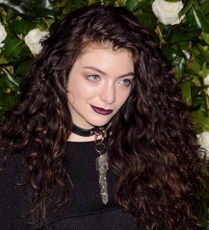 Lorde rules New Zealand Music Awards