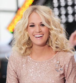 Brad Paisley surprises Carrie Underwood at Nashville concert