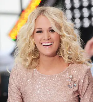 Brad Paisley surprises Carrie Underwood at Nashville concert